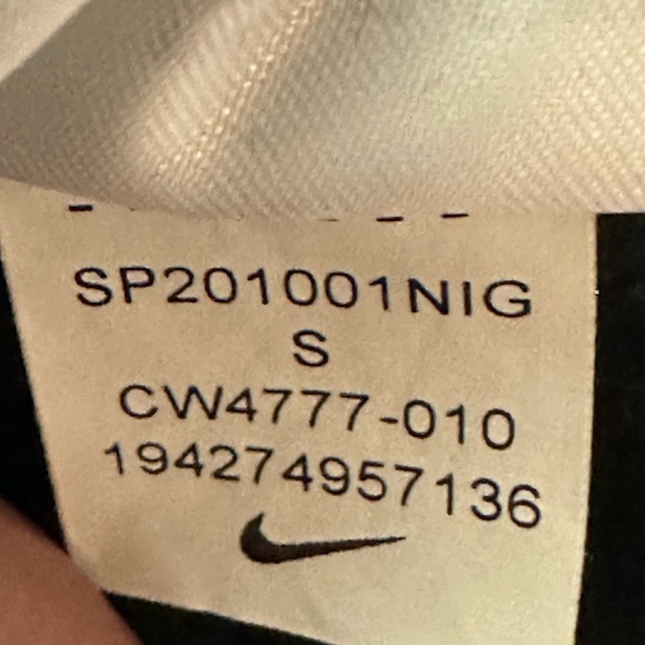 Nike NYC Chinatown Heavy Weight Pullover Hoodie Adult Small Black CW4777-010 - Picture 4 of 7